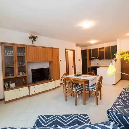 Apartment Don Piscina Giardino 200m Dal Bardolino